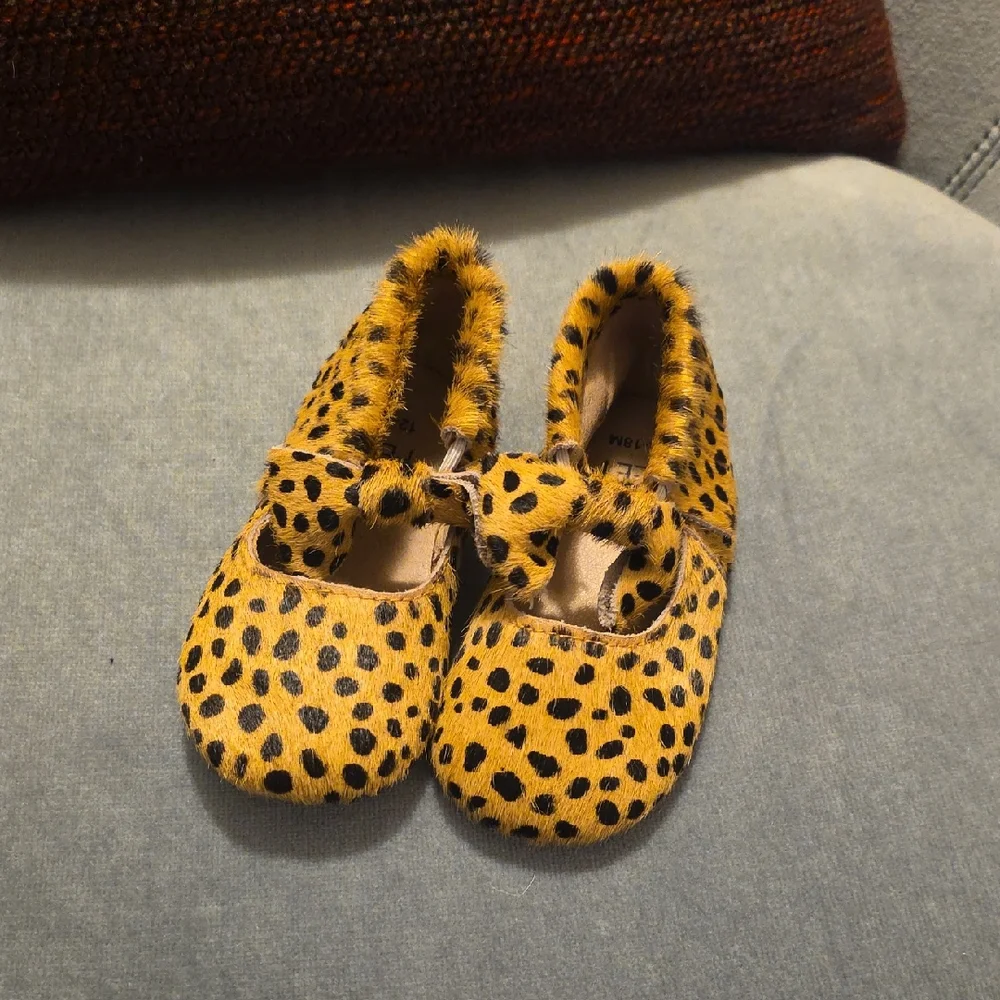 👪 Monkey Feet 12-18 Months Oh So Cute Leopard Walkers... New Without Tags!